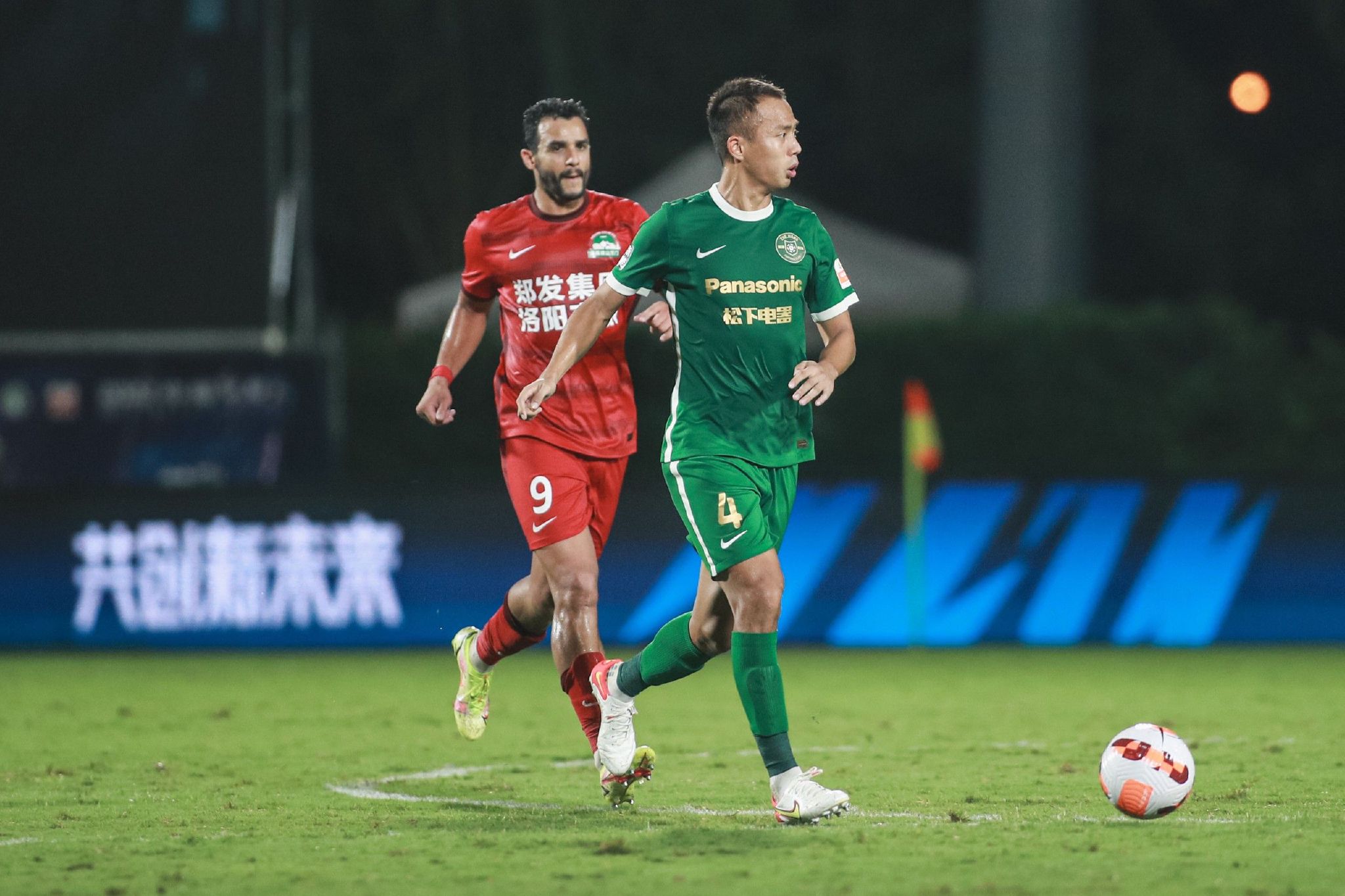 最终罗马客场1-1战平塞尔维特，G组积分榜方面，罗马距榜首2分锁定小组前二名，末轮将争夺头名出线资格。